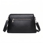 Costas da bolsa clutch preta com bolso com zíper