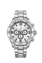 Kit relógio masculino prata com relógio, corrente e pulseira em fundo branco