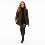 Blazer feminino marrom lã batida em movimento